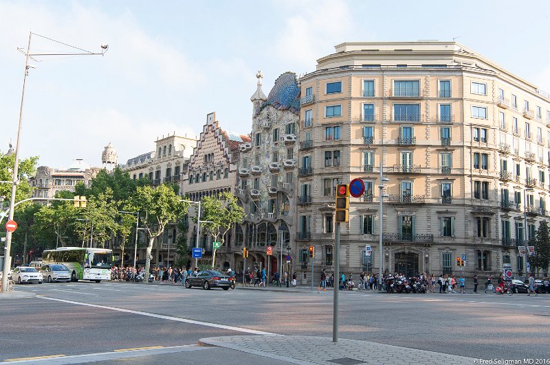 20160528_191132 D4S.jpg - Casa Batlló is the result of a total restoration in 1904 of an old conventional house built in 1877.